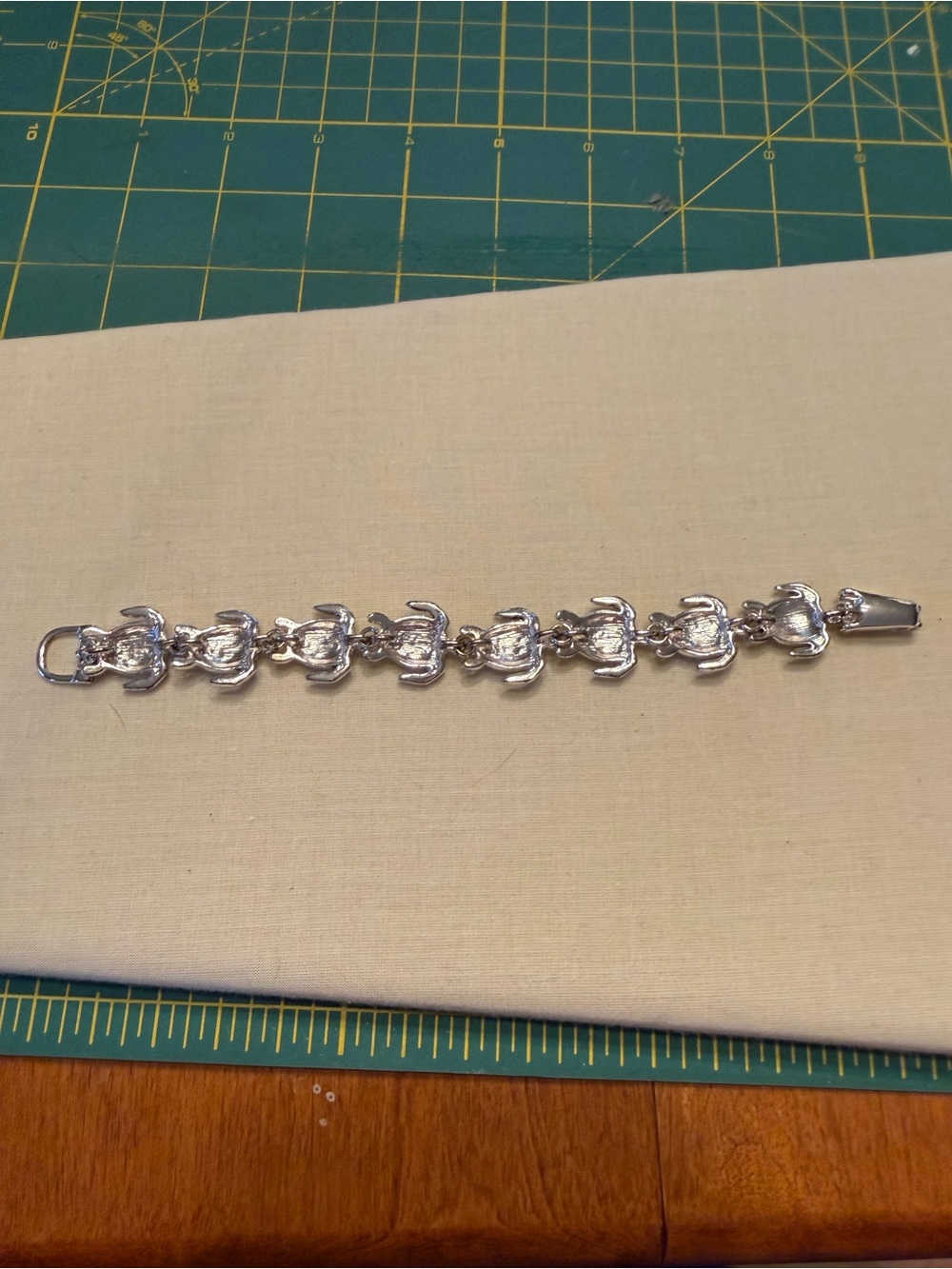 Silvertone Brighton Style Turtle Bracelet with Fold Over Clasp 7 inch - Picture 5 of 6